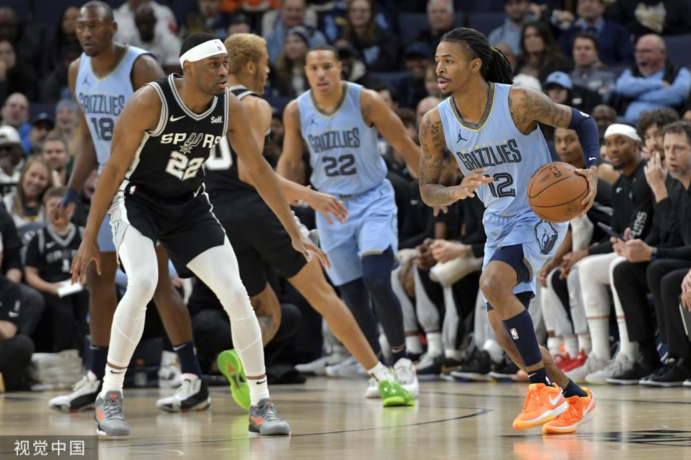 显得无所适 显得无所适